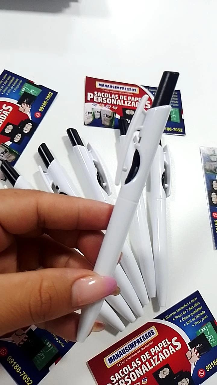 100 Canetas Plásticas personalizadas - Branca com detalhes colorido