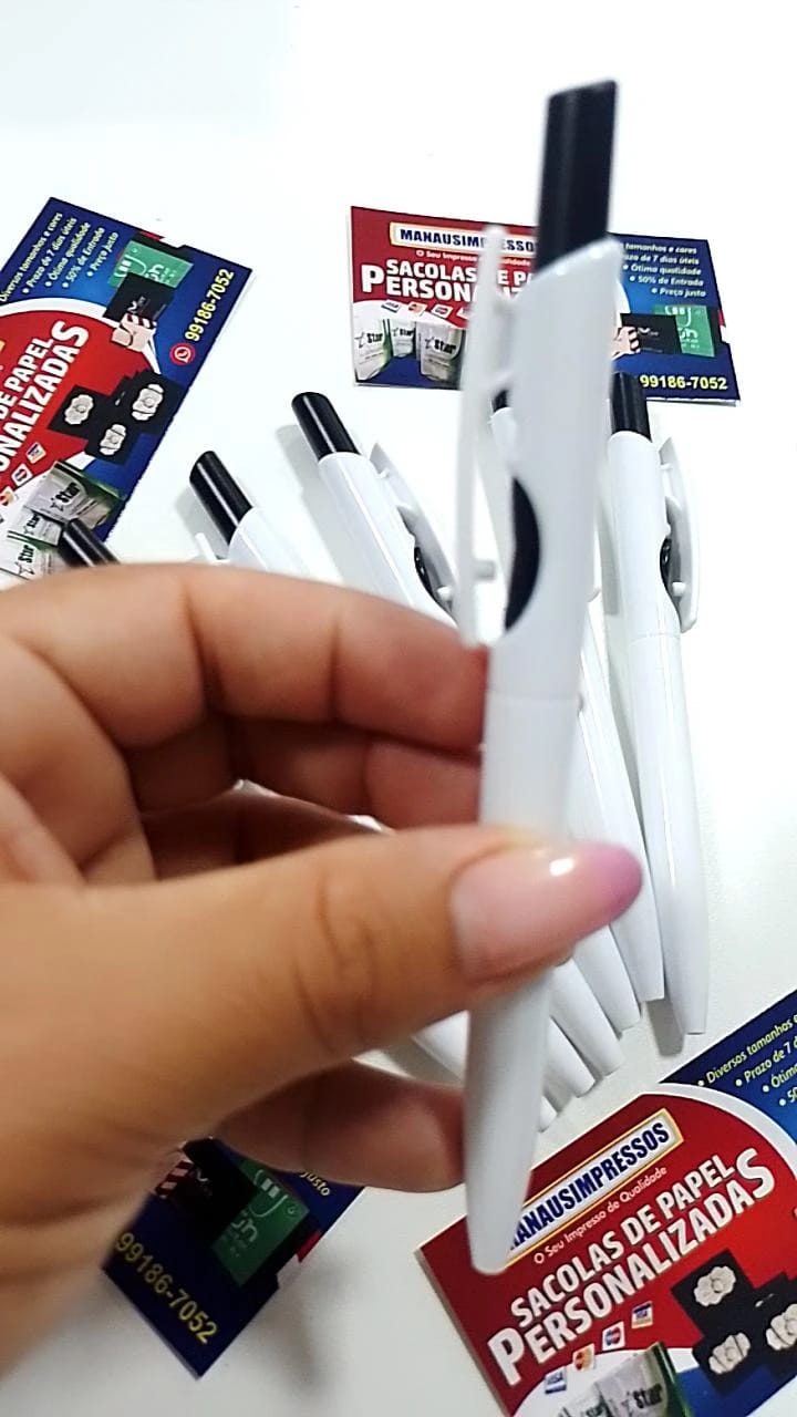 100 Canetas Plásticas personalizadas - Branca com detalhes colorido
