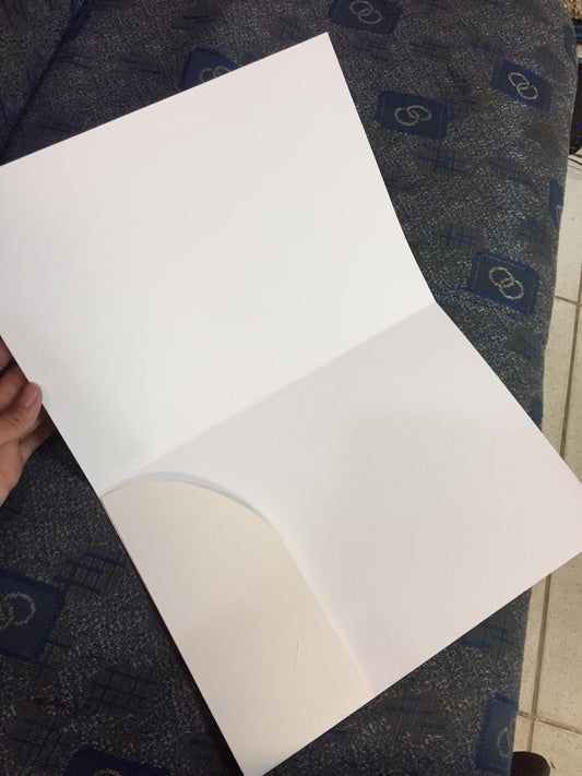 10 Pasta com Bolsa (Canguru)